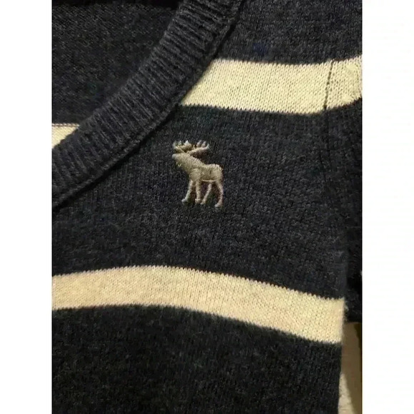 Two Abercrombie & Fitch Girls XL Women XS Blue Stripe and Ivory V-Neck Sweaters - Picture 10 of 16